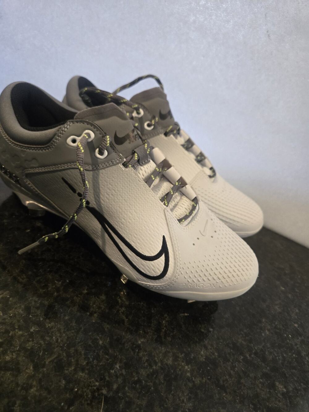 Nike Women Size 9.5 Grey Hyperdiamond React 4 Elite Softball Baseball Cleats